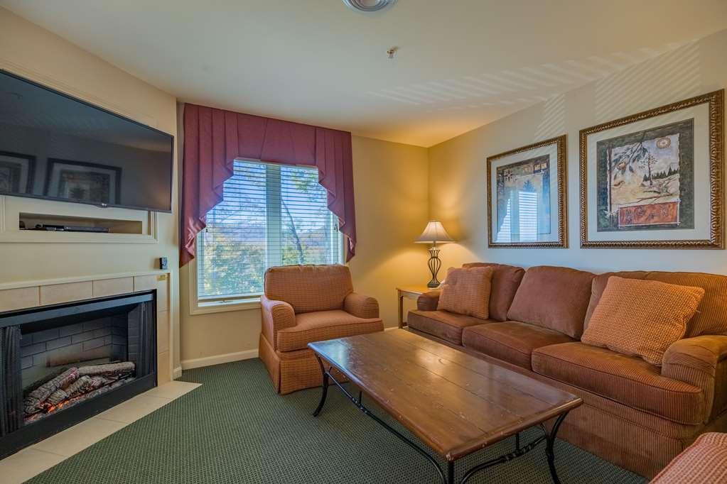 Vacation Village In The Berkshires Hancock Rom bilde Living room at the Grand Summit Hotel