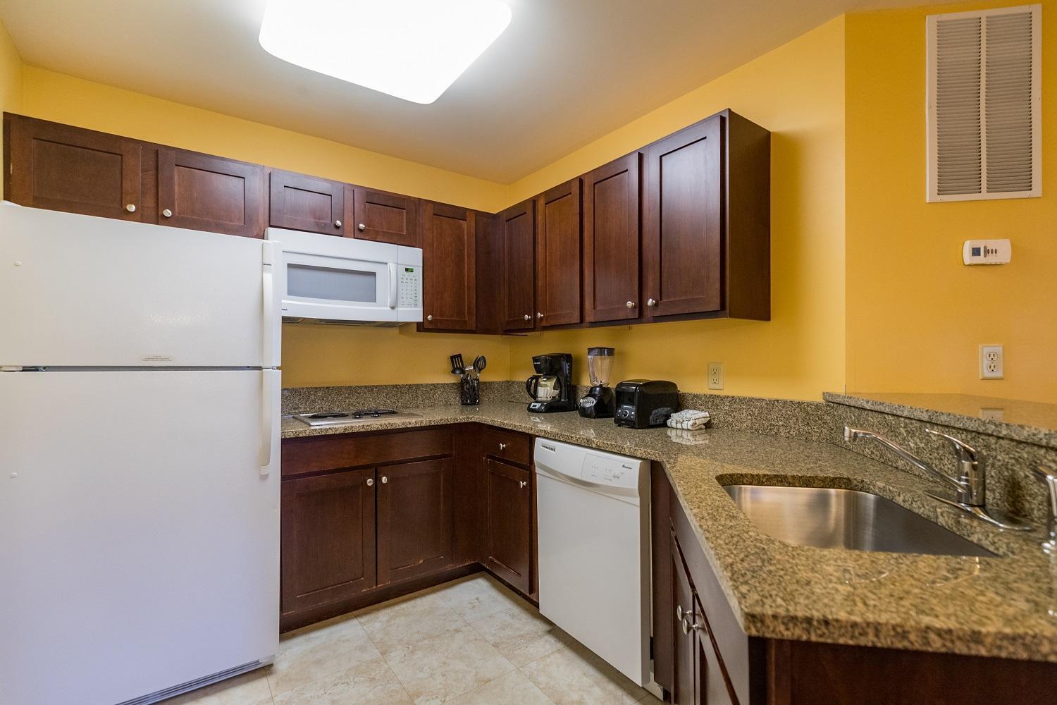 Vacation Village In The Berkshires Hancock Rom bilde A typical kitchen in a Residence Inn