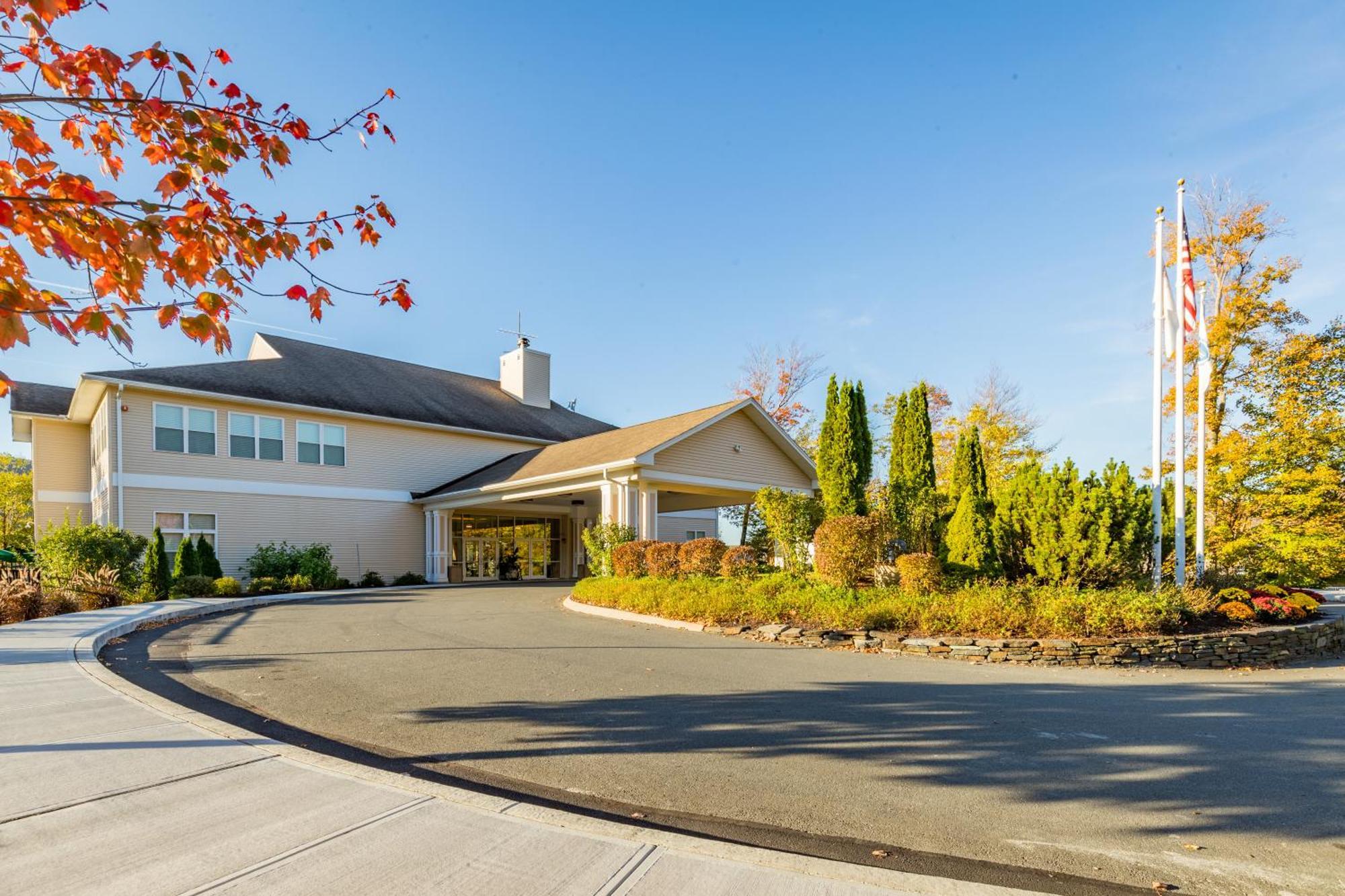 Vacation Village In The Berkshires Hancock Eksteriør bilde The entrance to the Ramada Inn in 2014