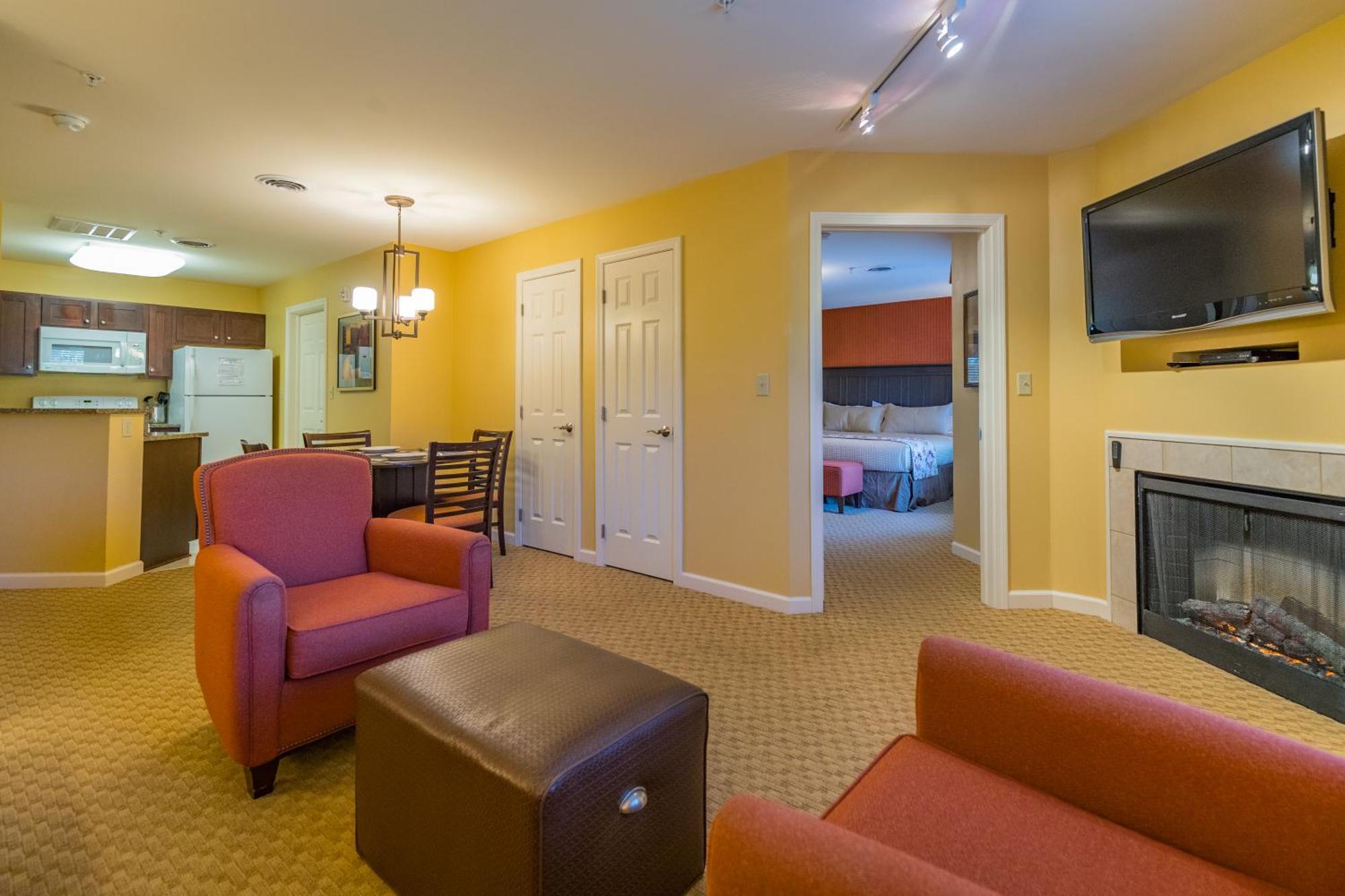 Vacation Village In The Berkshires Hancock Eksteriør bilde Living room of a typical two-bedroom suite