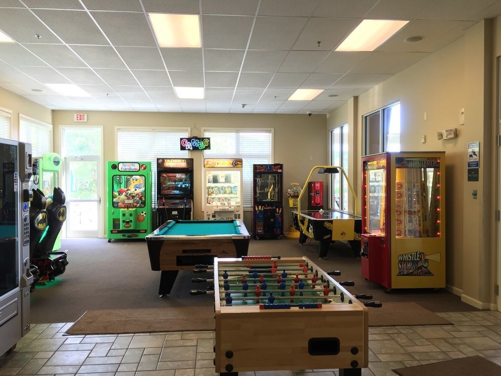 Vacation Village In The Berkshires Hancock Eksteriør bilde The game room at the Student Union