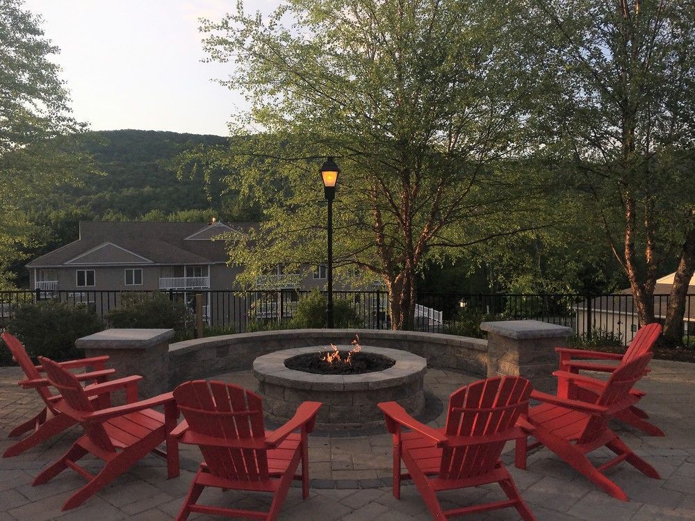 Vacation Village In The Berkshires Hancock Eksteriør bilde The fire pit at the main lodge