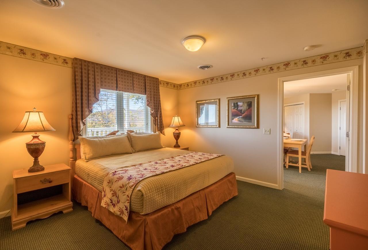 Vacation Village In The Berkshires Hancock Eksteriør bilde A bedroom at the Grandview Lodge
