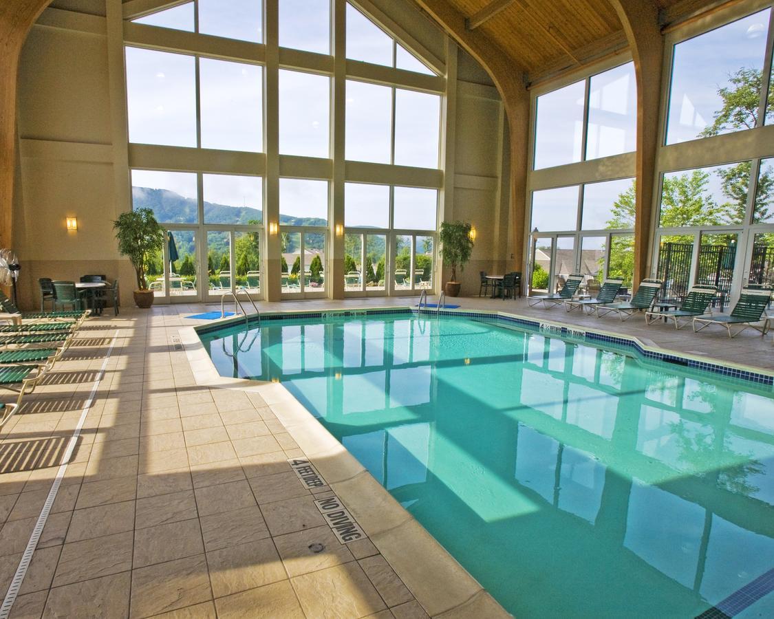 Vacation Village In The Berkshires Hancock Eksteriør bilde The indoor pool at the Grand Summit Hotel
