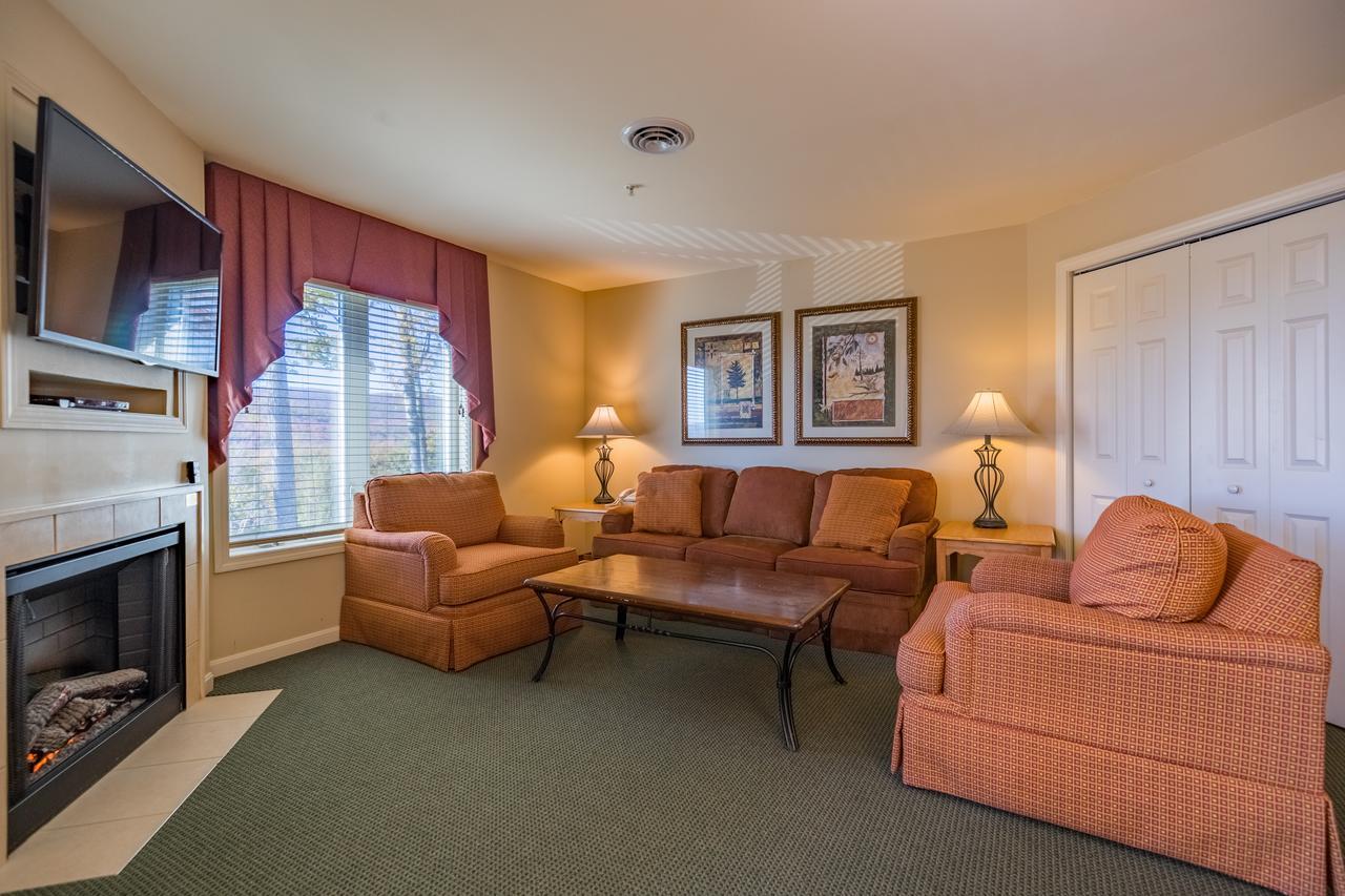 Vacation Village In The Berkshires Hancock Eksteriør bilde Living room
