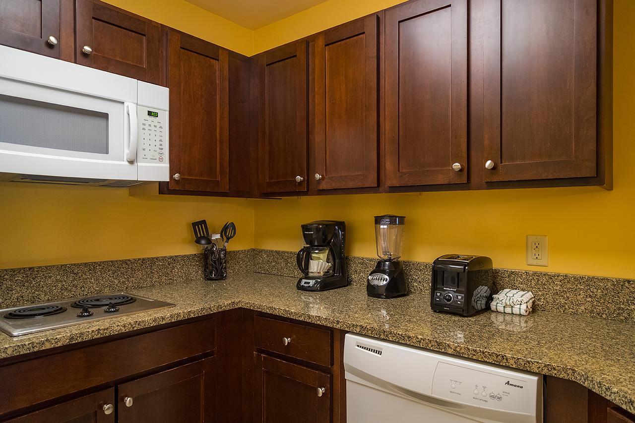 Vacation Village In The Berkshires Hancock Eksteriør bilde A typical kitchen in a Marriott Vacation Club villa